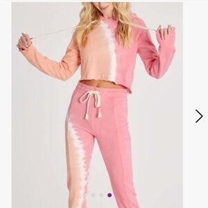 🦊 💋 WildFox Tie-dye Sherbert Wash sweatshirt & joggers Barbiecore